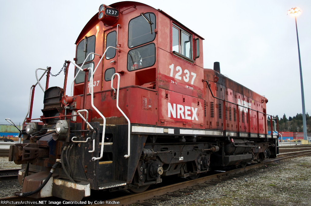 Roster shot of NREX 1237 idling in Brownsville